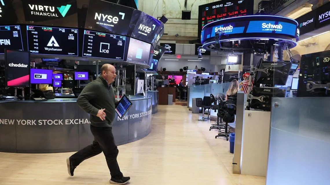 Activos argentinos caen: ADRs en rojo y riesgo país cerca de 600 puntos