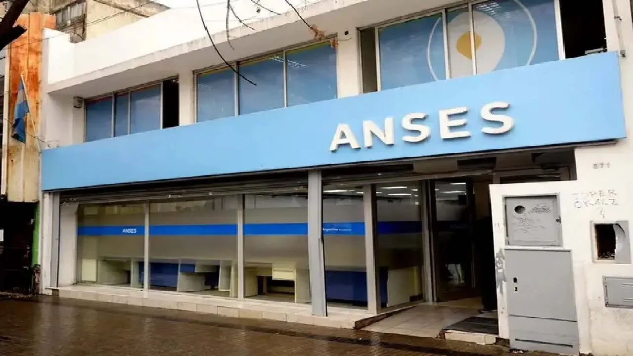 AUH, SUAF y salario familiar: cuánto suben y cuándo se cobran en abril 2026