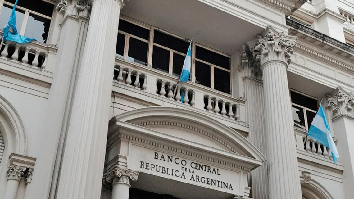 El BCRA compró dólares pero las reservas cayeron: señales de opacidad y riesgo