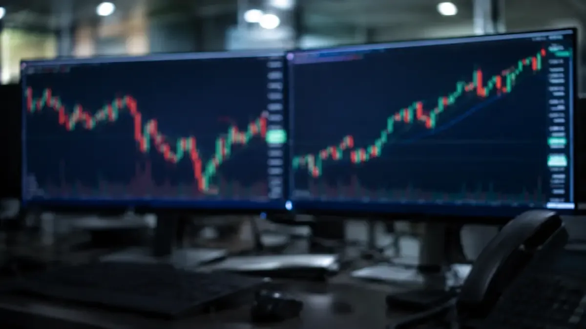 Pantallas de una sala de trading mostrando gráficos de líneas ascendentes y descendentes