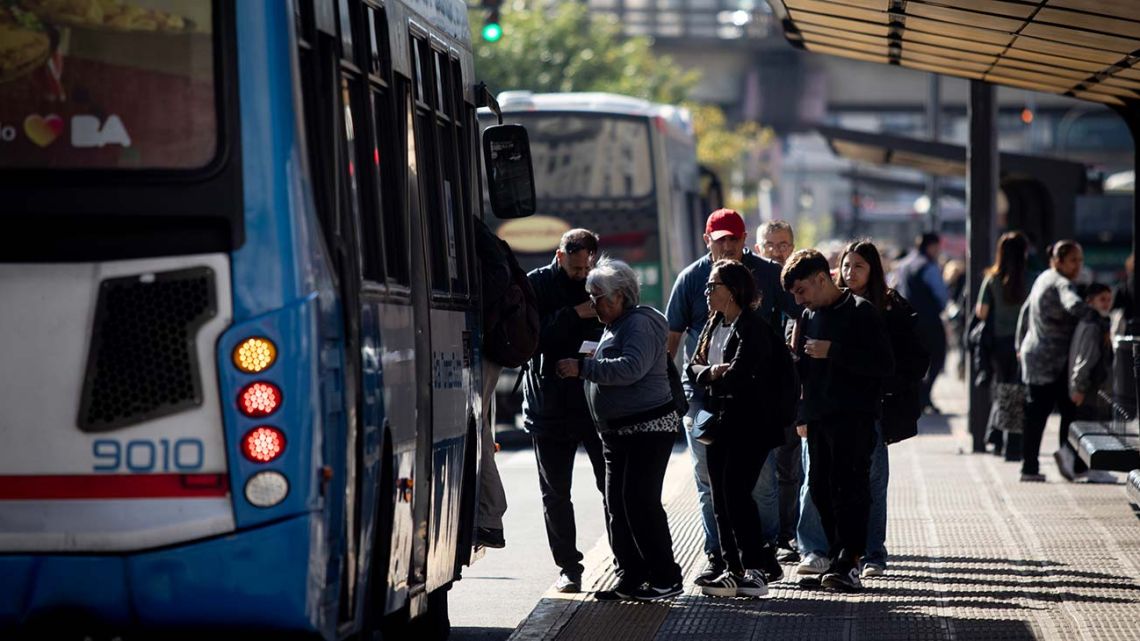 Aumentan tarifas de colectivo y tren en el AMBA: cuánto y quién paga