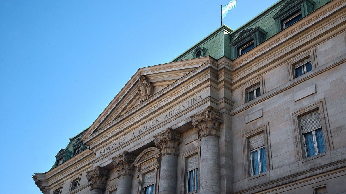 Banco Nación volvió al mercado y colocó más de u$s370 millones en deuda