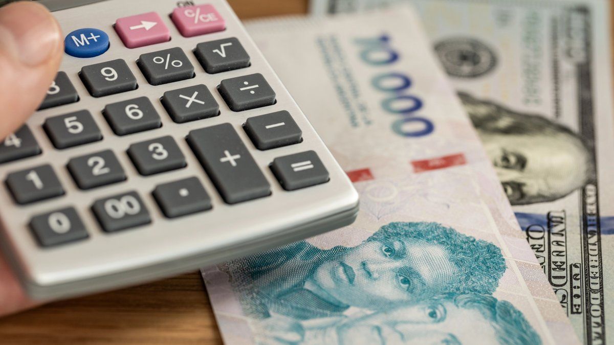 BCRA baja encajes para impulsar crédito y el mercado espera el dato clave de recaudación