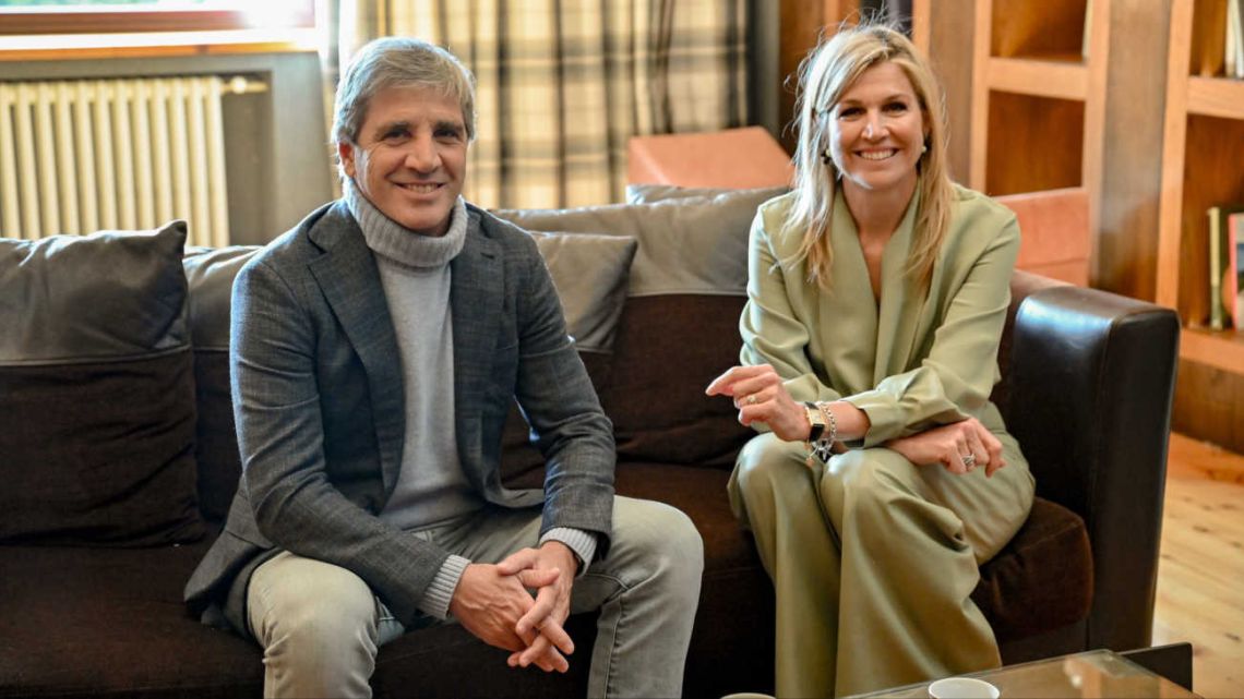 Caputo y la reina Máxima en Llao Llao: charla sobre inclusión financiera y efectos posibles
