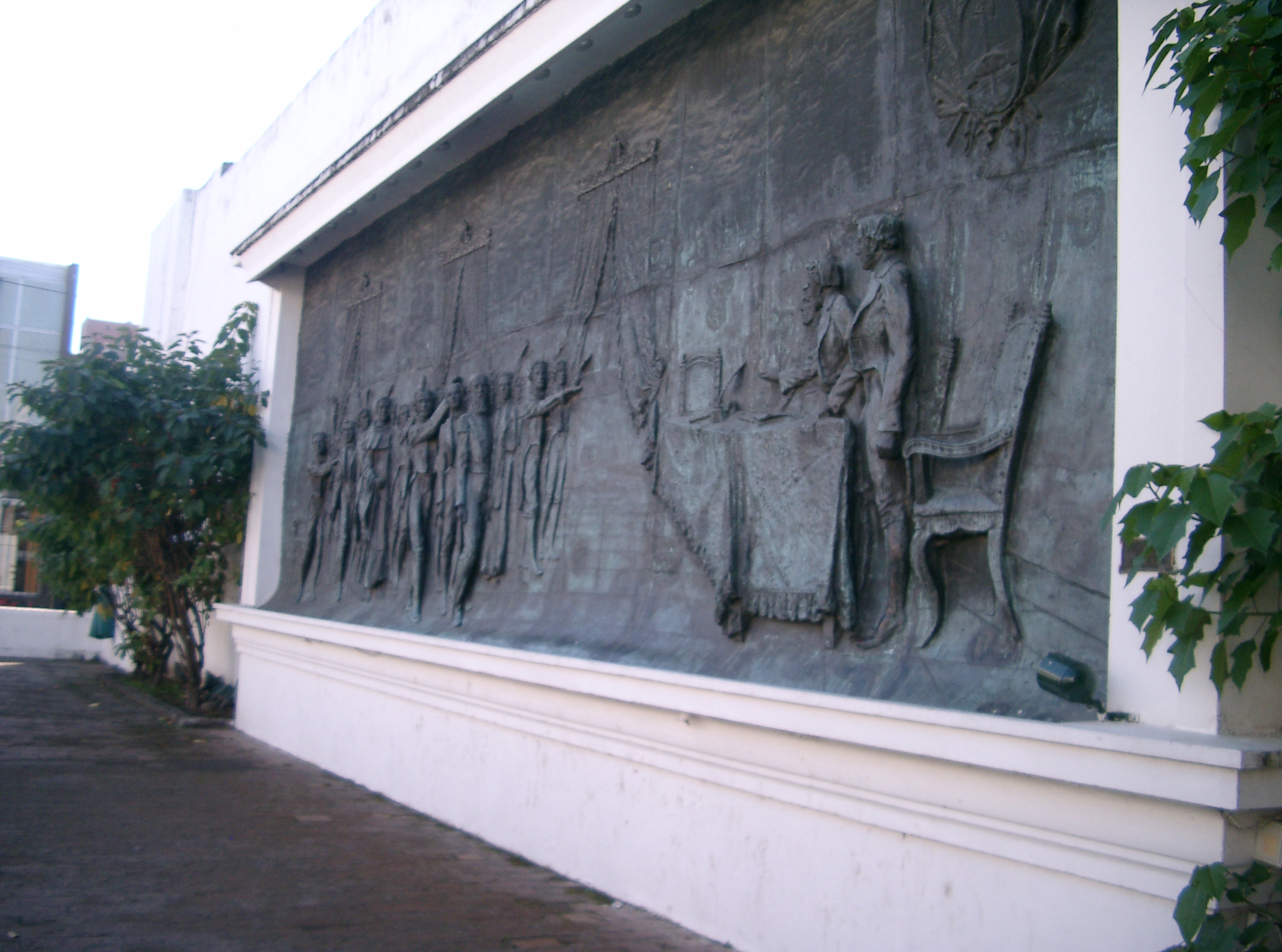 la casa de tucuman mural de lola mora en el patio