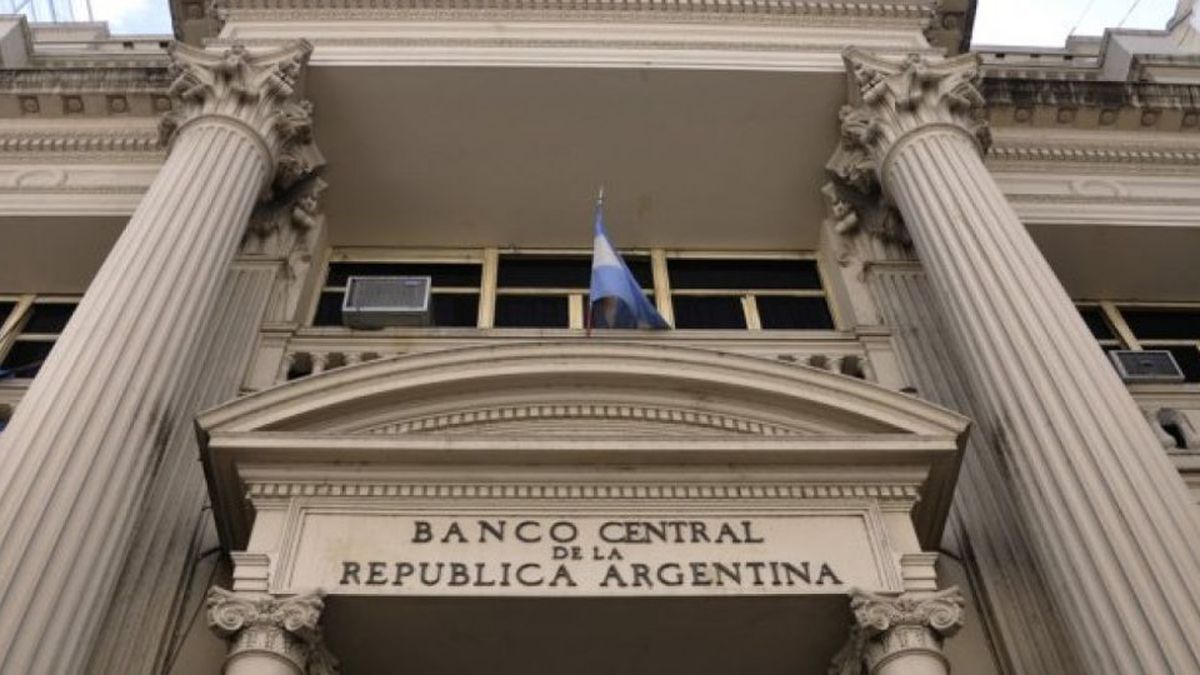 El BCRA girará $24,4 billones al Tesoro y Caputo define destino entre depósitos y recompras