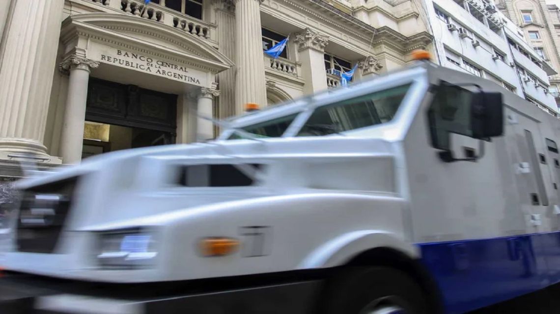 El BCRA quedó a un paso de completar su meta de compras de dólares para 2026