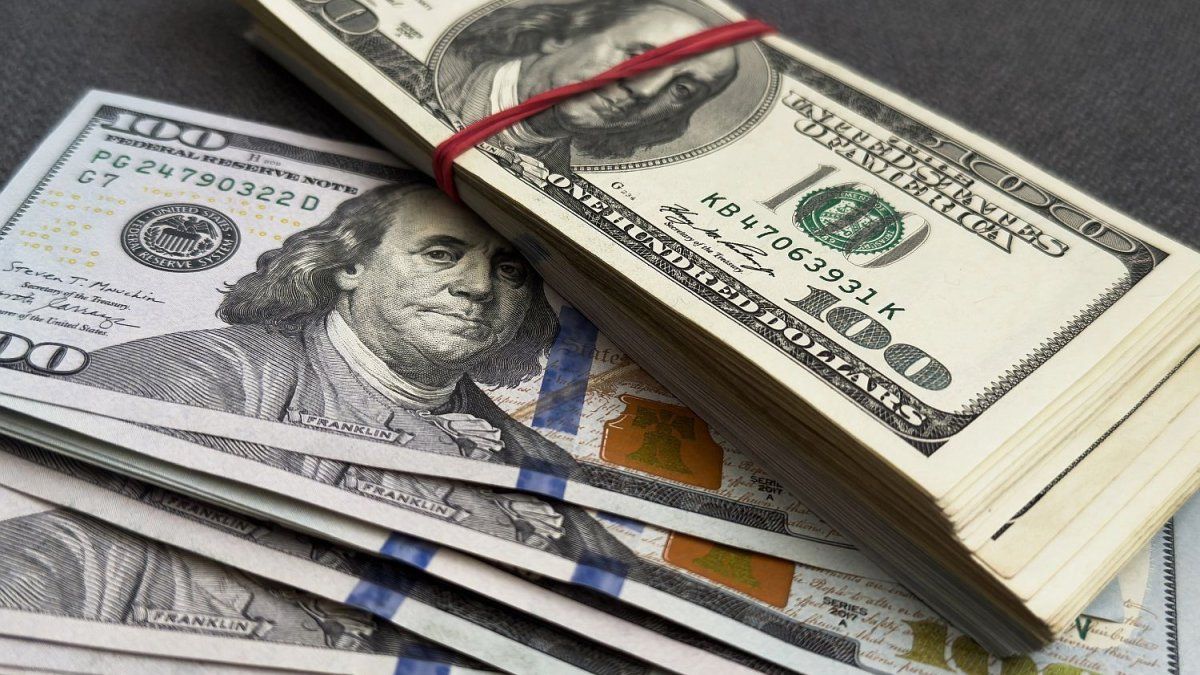 El dólar blue toca $1.425 y se consolida por segunda semana al alza