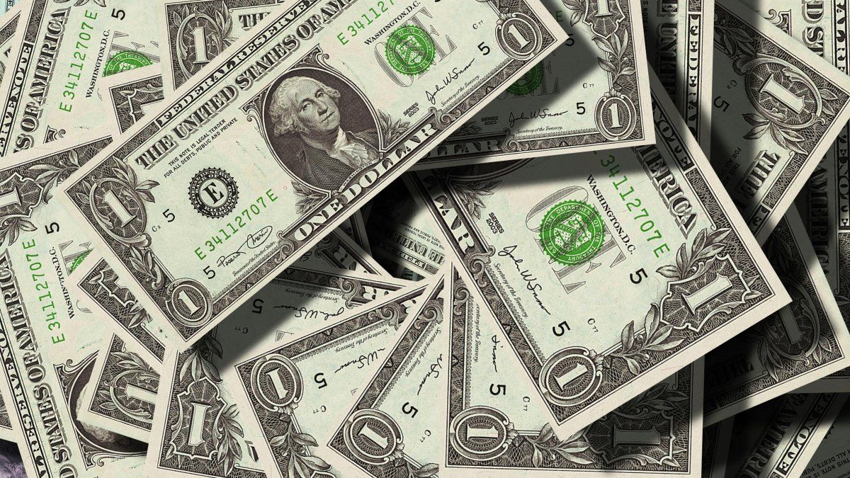 El dólar oficial cae 6,8% en el año y el mercado debate cuál es el piso