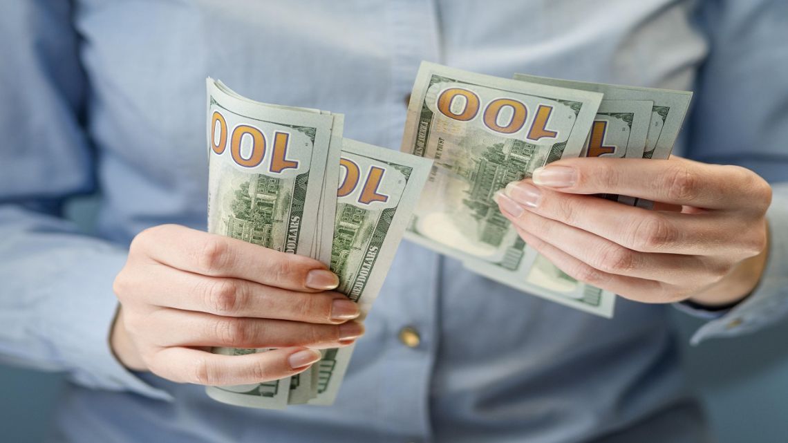 El oficial perforó $1.400 y el mercado mira la licitación por US$500 millones