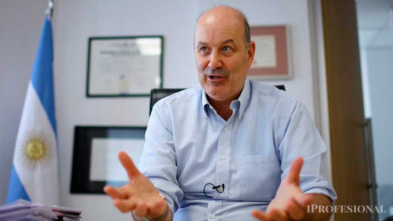 Gobierno propone eliminar honorarios mínimos y barreras de colegios para abaratar compraventa