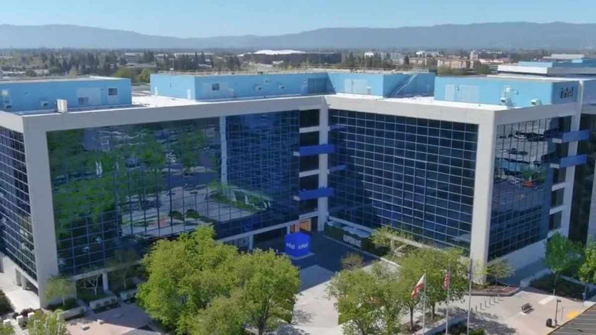 Intel sube 570% en un año: ¿conviene comprar cedears?