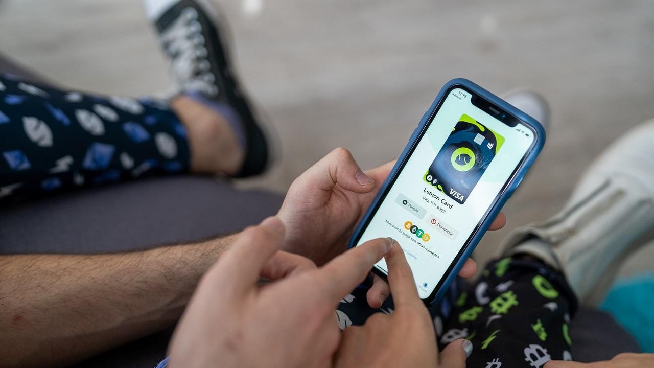 Lemon habilita compras internacionales con stablecoins y evita la percepción del 30%