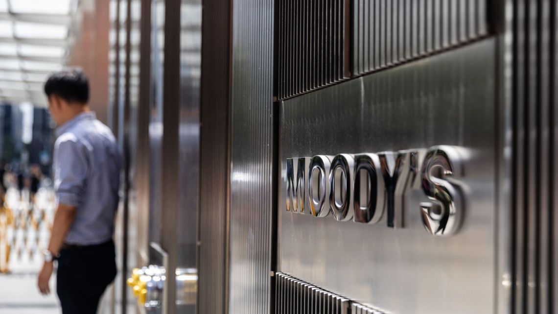 Moody’s baja la nota de México y prende una alarma regional sobre la sostenibilidad fiscal