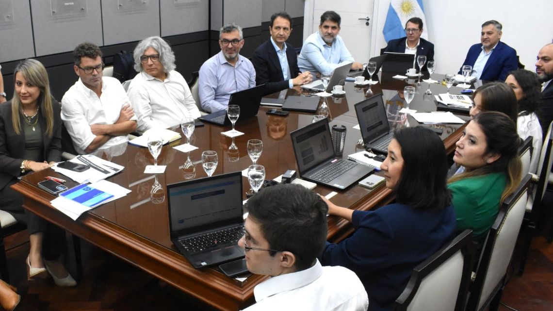 Nación asiste al Chaco con adelanto de coparticipación para pagar deuda en dólares