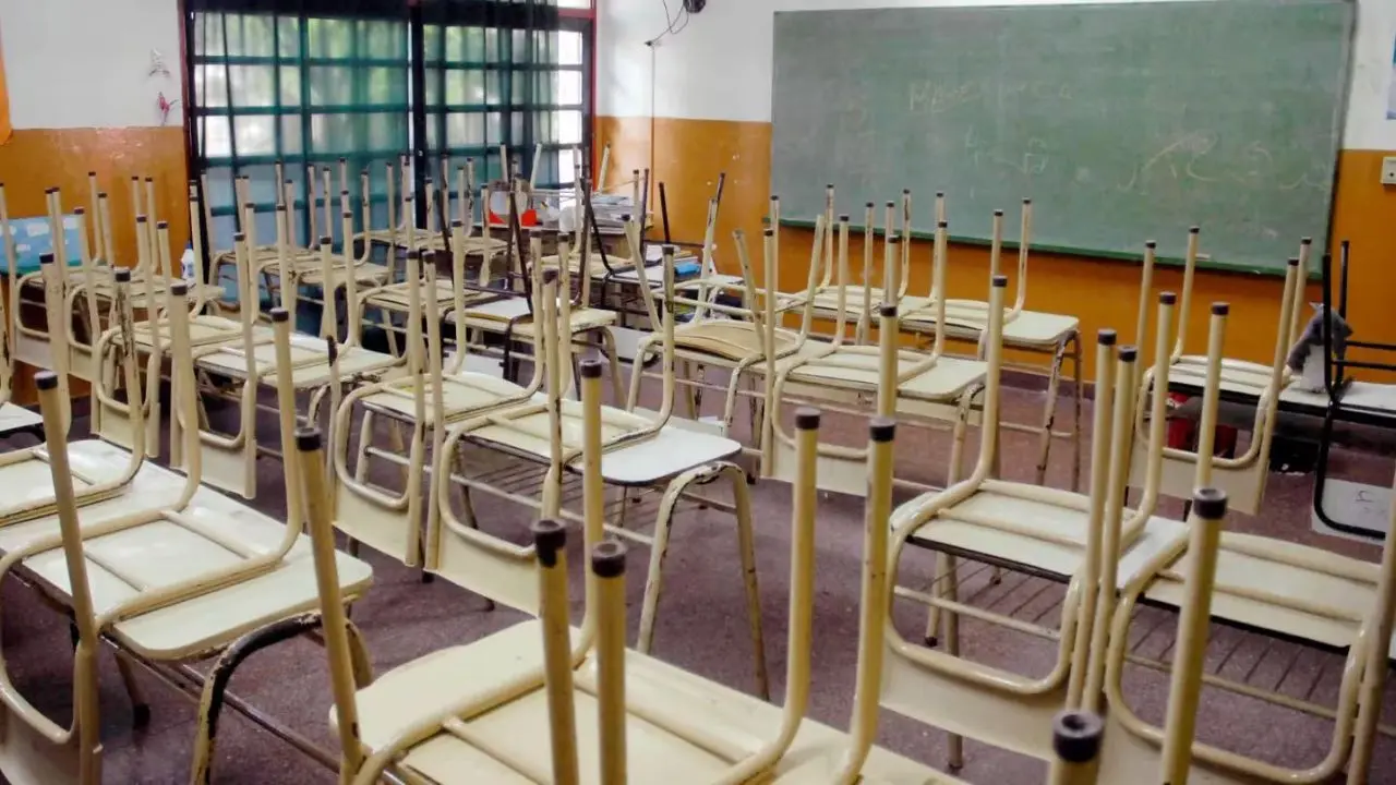 Paro docente nacional de 24 horas afecta inicio de clases en 15 provincias