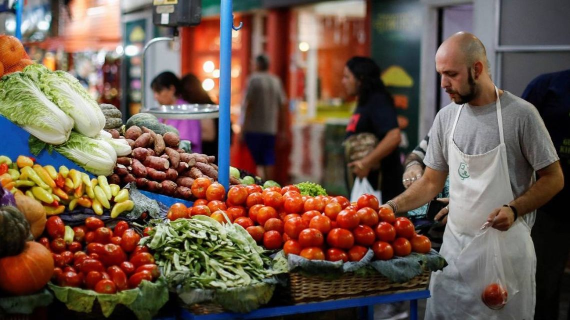 Precios en dólares subieron 20% desde la salida del cepo y el dólar opera en $1.400