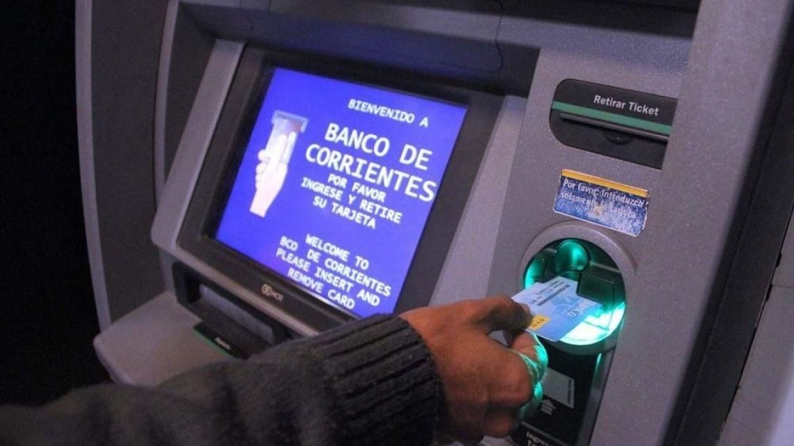 Qué operaciones bancarias y con billeteras estarán abiertas el 1 de mayo
