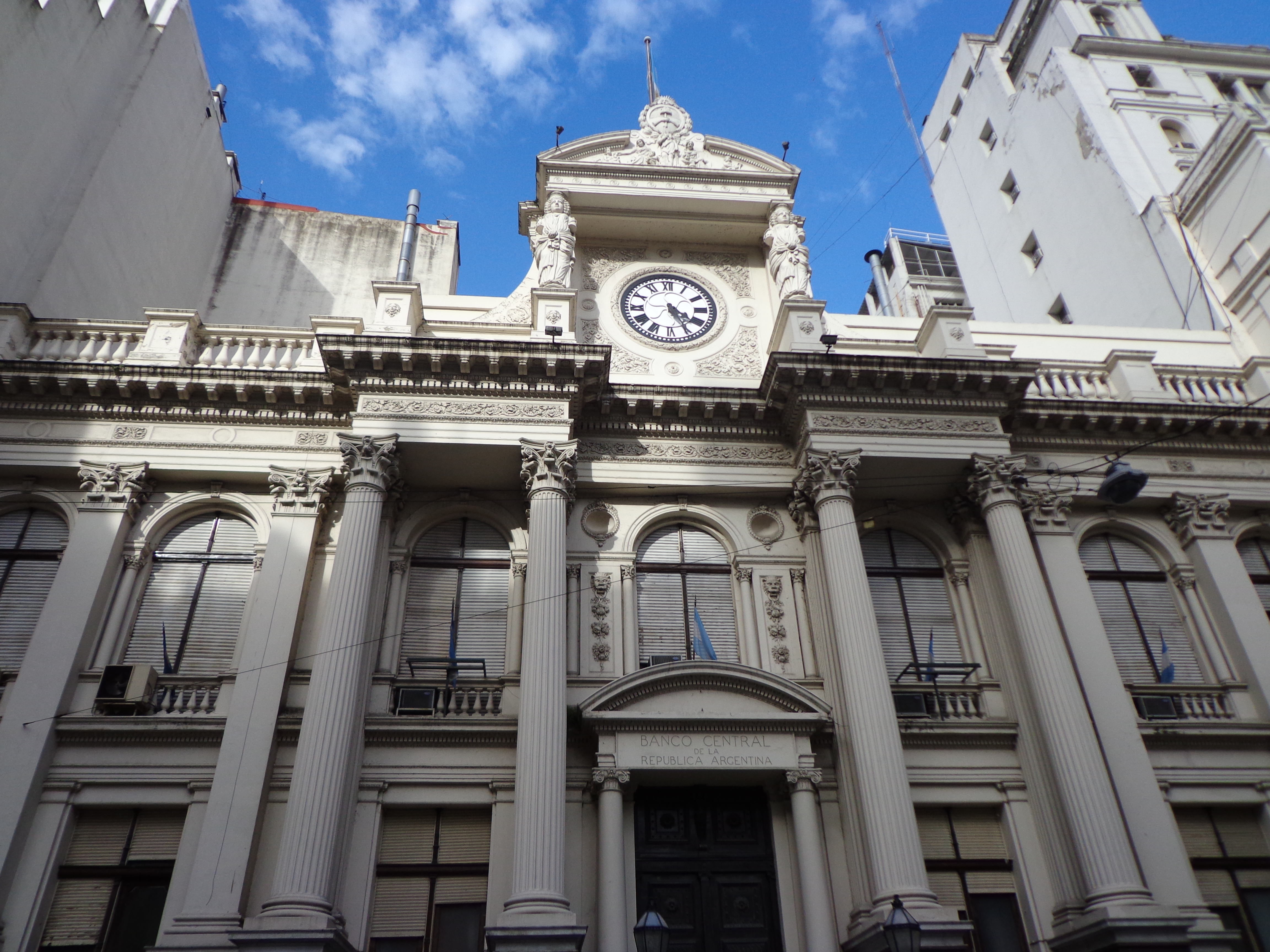 This is a photo of an Argentine monument identified by the ID