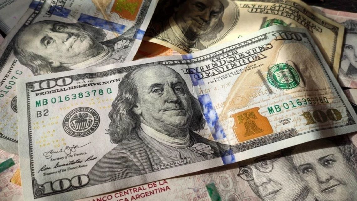 Salarios en dólares en Argentina: fuerte deterioro y riesgo para la demanda interna