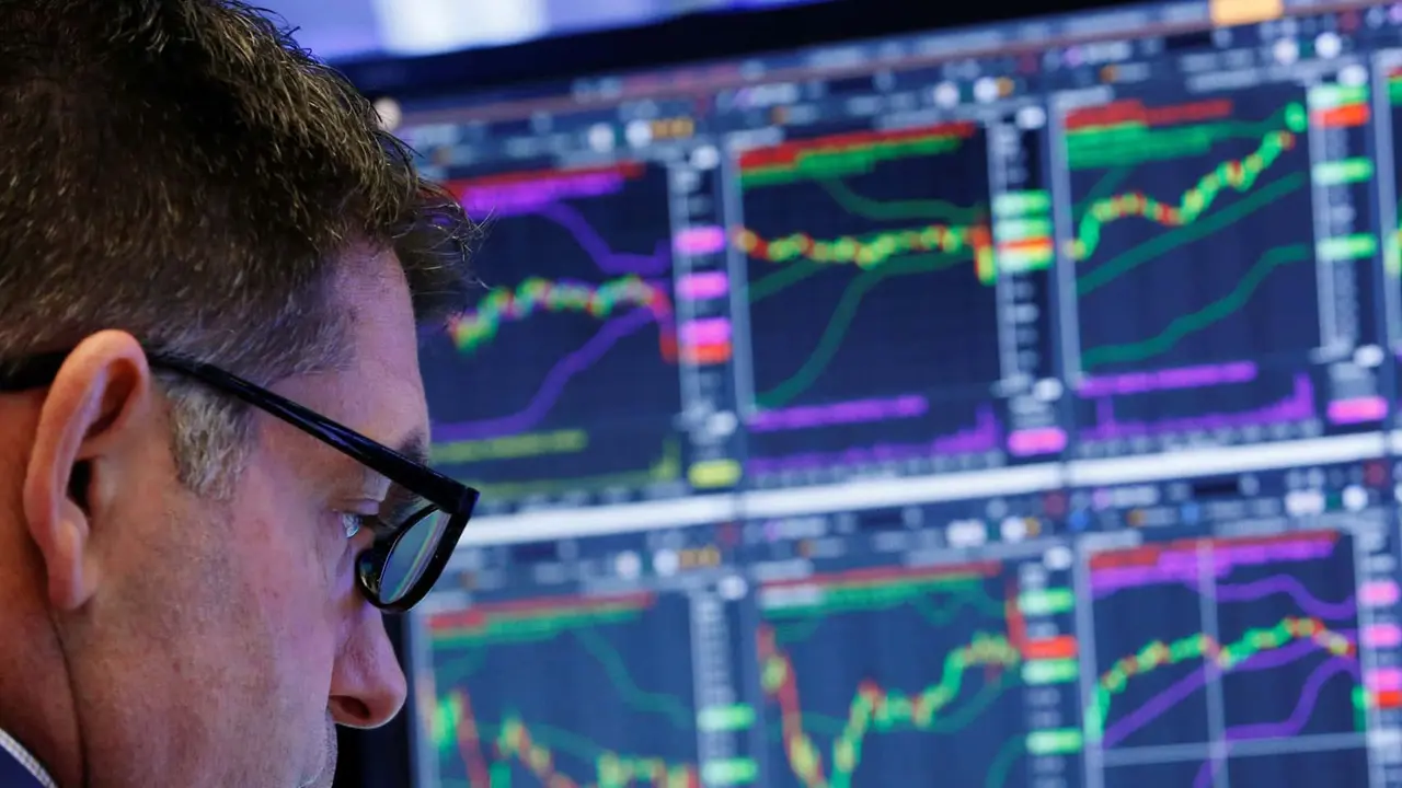 Subas en acciones y menor riesgo país: ¿qué hay detrás del rebote argentino?