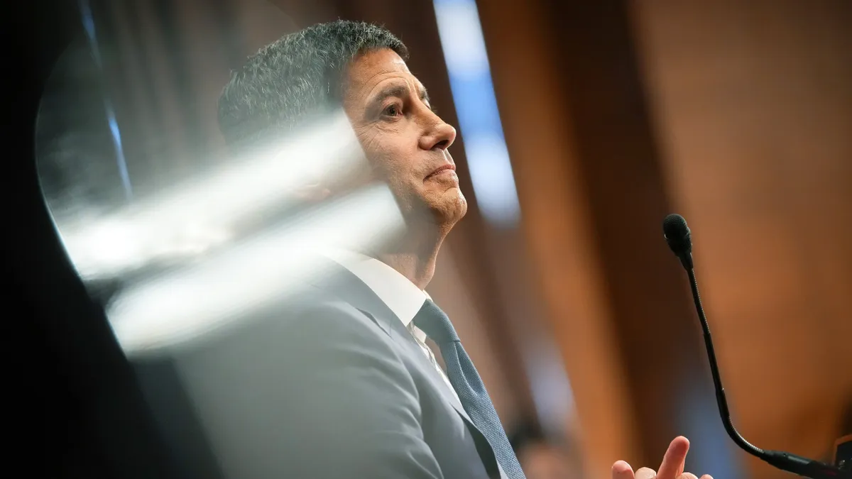 Warsh asume la Fed en un escenario donde la inflación vuelve a apretar